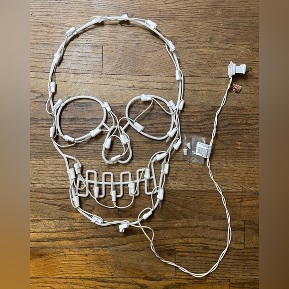 Halloween Skull Skeleton Plug In Light - Picture 6 of 6